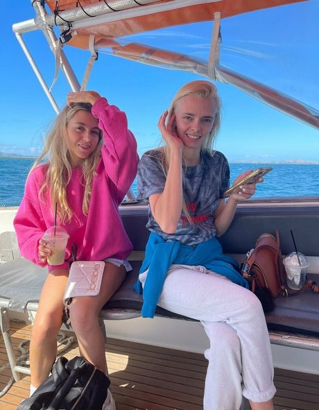 blonde stepsisters 18yo star du sexe photos