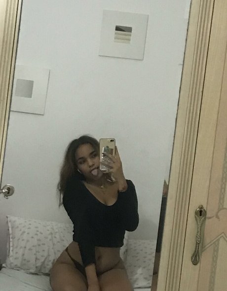 Ginnet modèle érotique photo