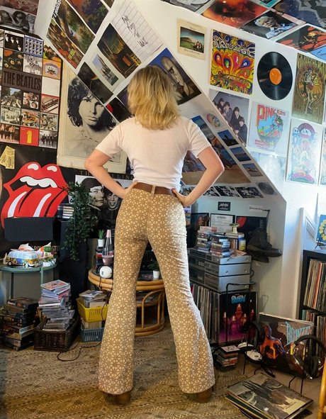 Issy Allen nus étoiles galerie