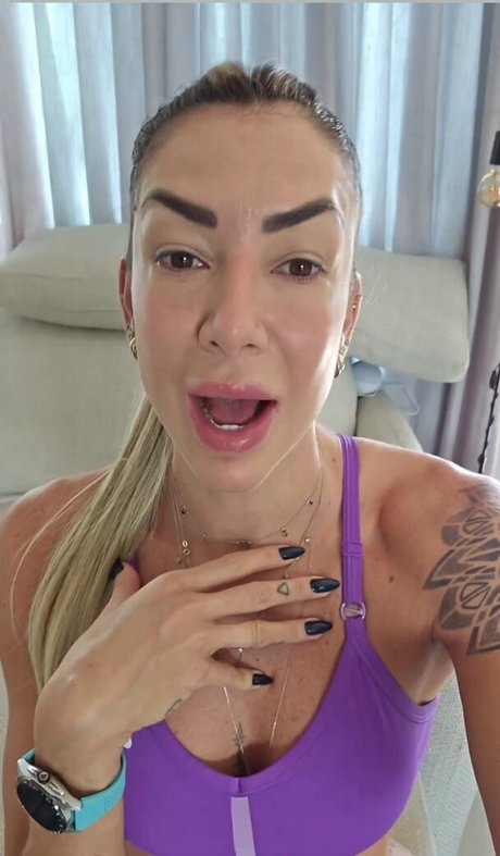 Thaisa Daher haut modèle galeries