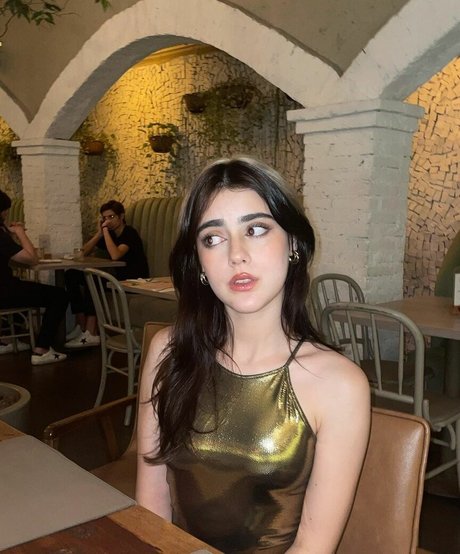 Isabella Angelina nus star du porno des photos