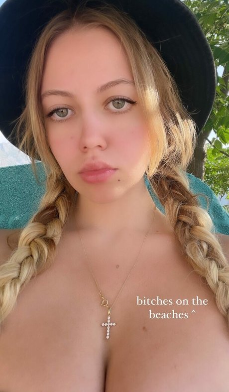 Eva april11 modèle artistique galerie