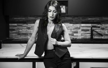 Sheila Grembiule actrice de sexe des photos