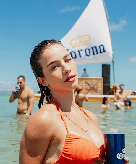 Laryssa Ayres modèle pornographique galeries