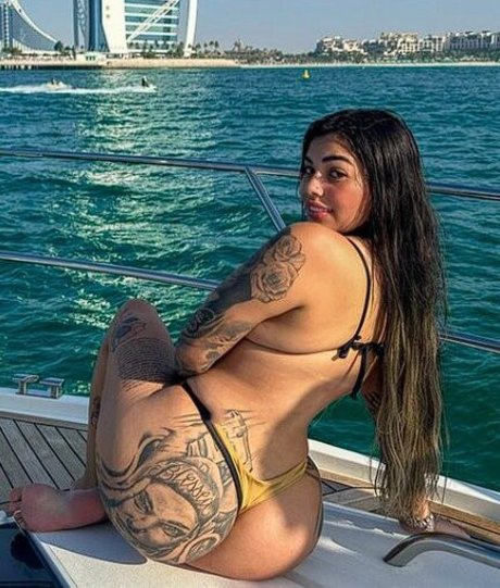 Carol Mourah étoile adulte photos