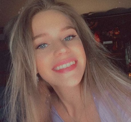 Alyssa Bryanne modèle chaud images