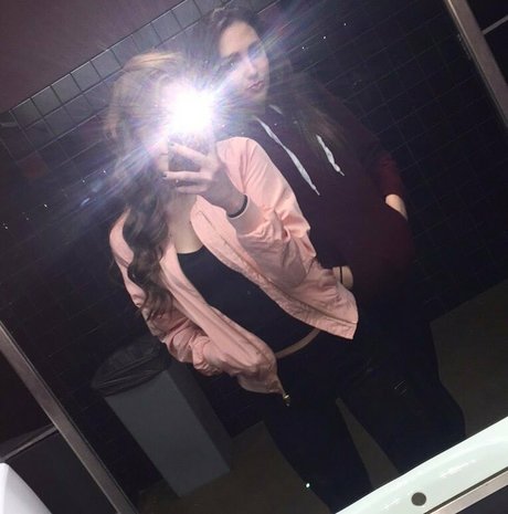 Brenna Winters modèle artistique des photos