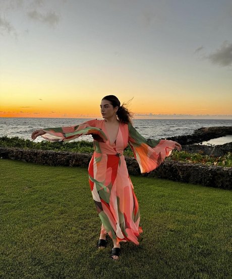 Alondra Larson actrice hd photo