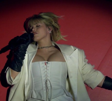 Renee Rapp haut de star du porno collection