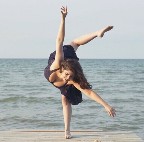 Emily Helen Barry modèle sexy photos