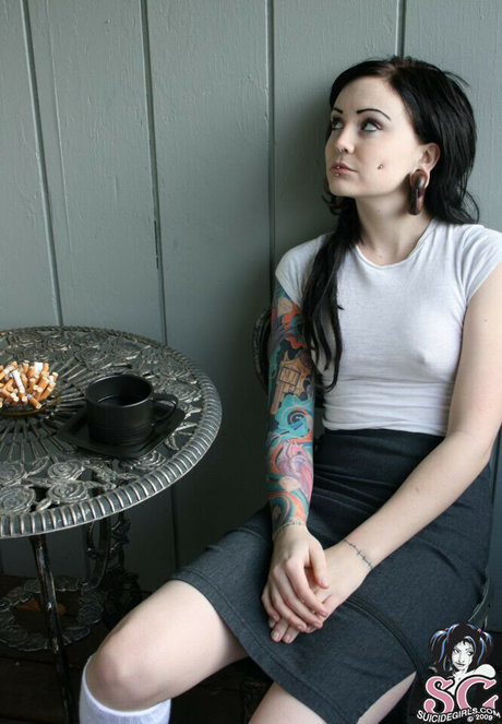 Elle Stranger étoile nue img