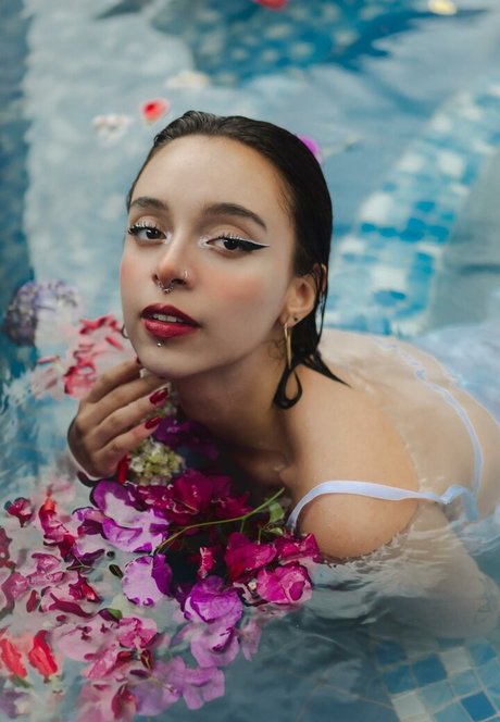 Violettlane69 modèle nu photos