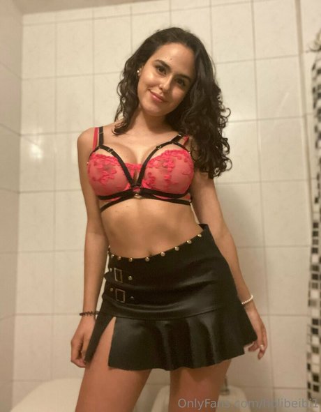 Holibeibii modèle adulte photos