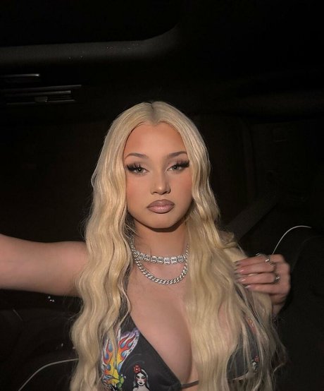 Alabama Barker jolie étoile photos