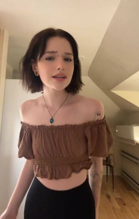 Pissflavoredlemonade actrice xxx galeries