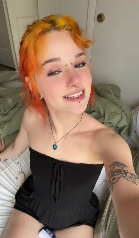 Pissflavoredlemonade actrice nue image