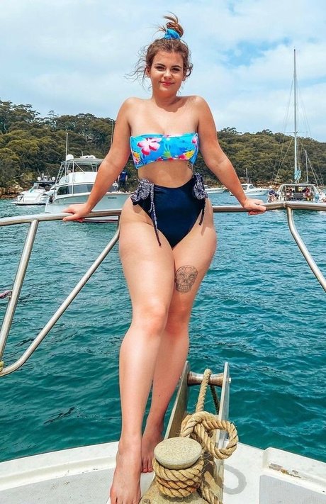 Clemence Andrea modèle chaud images