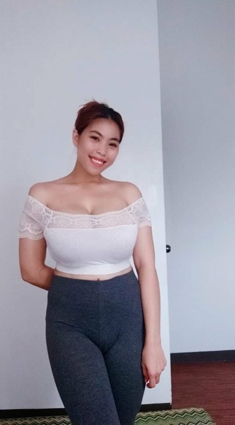 BustyCia actrice hd archive