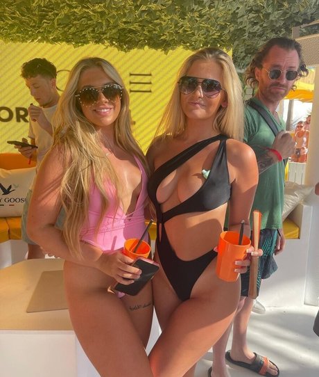 Chloe Burns modèle nu galeries