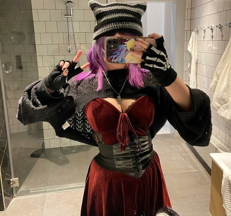 Allykitti modèle pornographique img