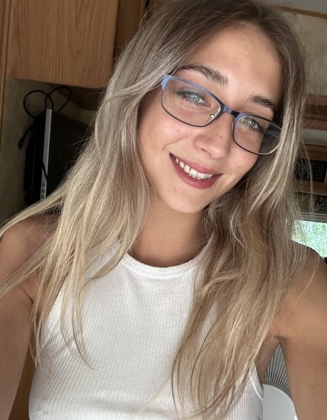 YellowMinimum6204 joli modèle photos