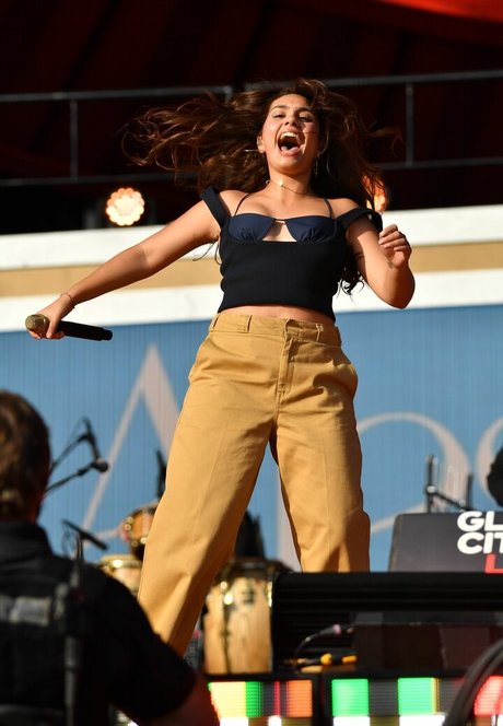 Alessia Cara haut de star du porno galeries