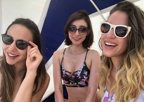 Kelly Christina Baltazar étoile chaude image