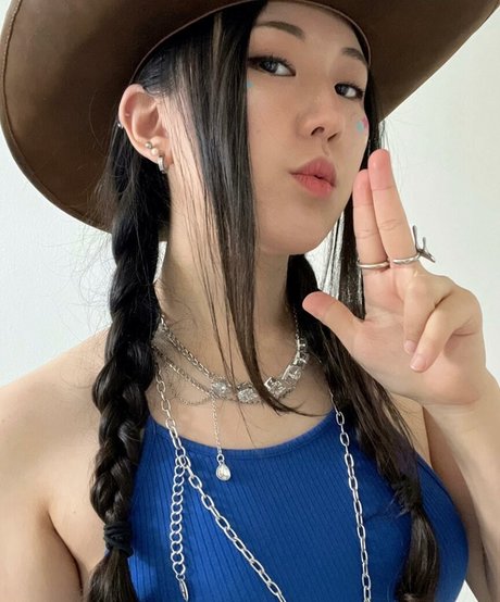 JisuArtist modèle joli img