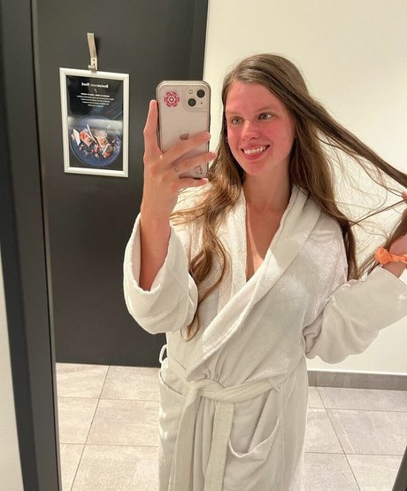 thenaughtykim haut étoile galerie