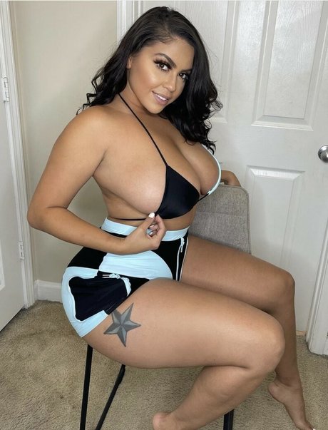 Jessenia Rebecca étoile parfaite des photos