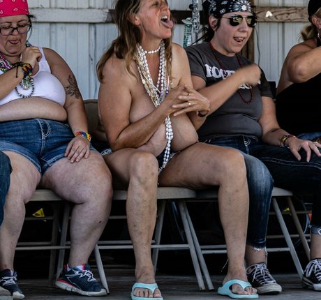 Busty Petra étoile sympa img