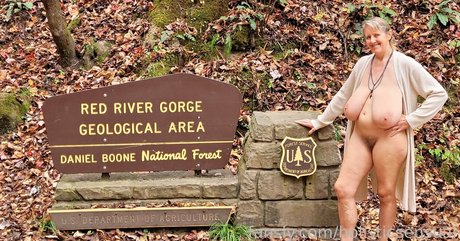 Busty Petra modèle exclusif images