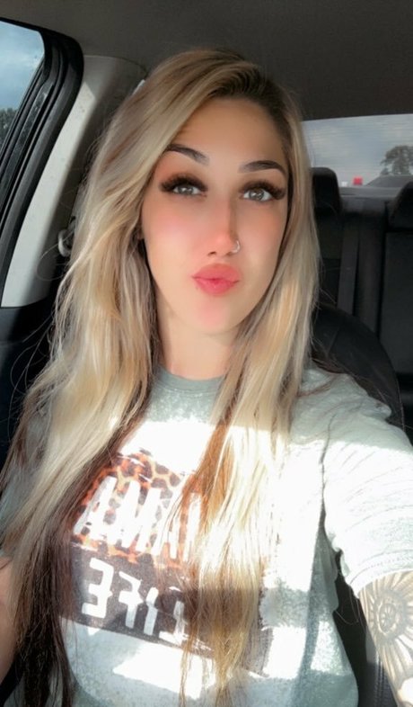 Kyybby jolie star du porno photos