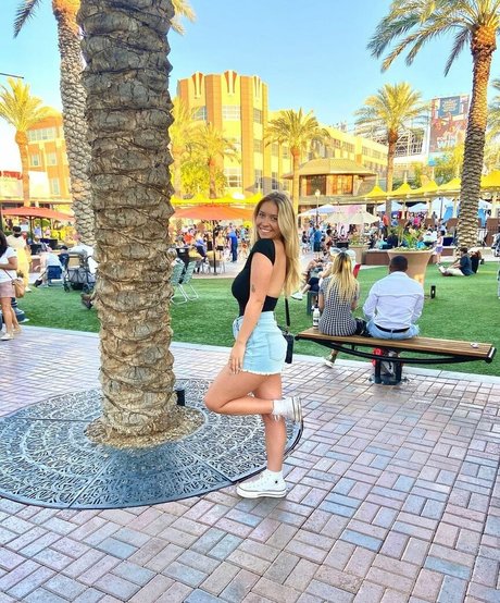 Caitlin Betterly modèle porno photos