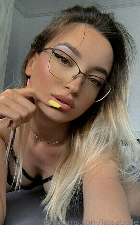 isssabelle modèle gratuit des photos