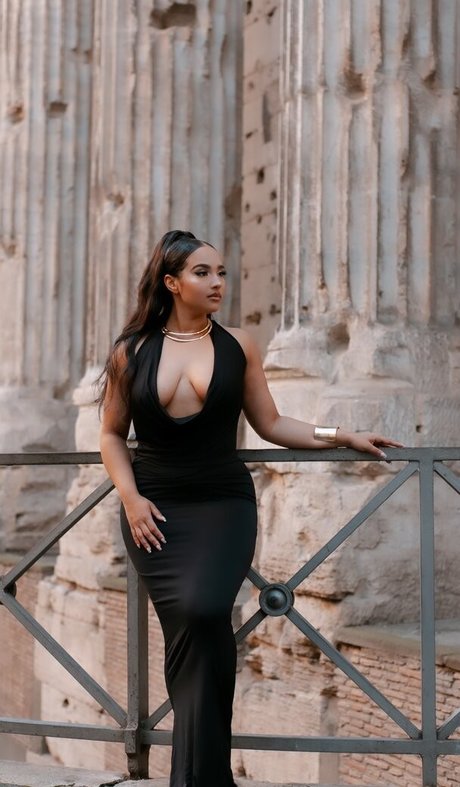 Demetria Obilor étoile nue collection