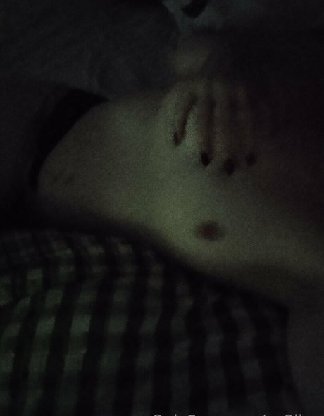 ev3lina actrice nue des photos