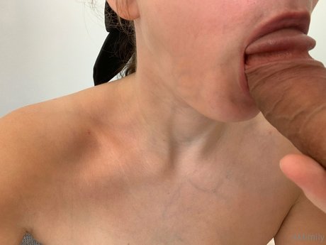 Xmimily modèle nu images