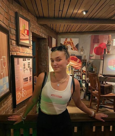 Skye Upshall belle star du porno collection