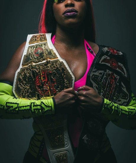 Trinity Fatu étoile gratuite des photos