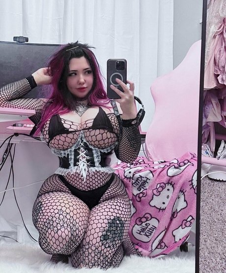 Venomous dolly modèle nu galerie