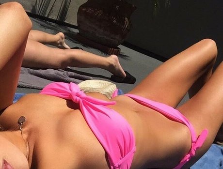 Nicola Hughes sexe star du porno image