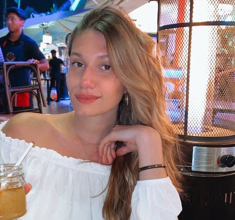 Sierra Bate actrice exclusive photos