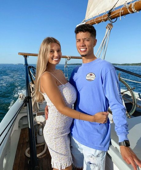 Sierra Bate star exclusive photos