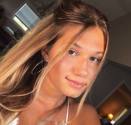 Sierra Bate art star du porno galerie