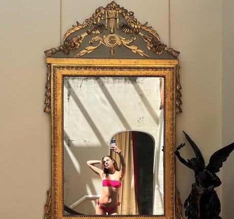 Eloise Webb actrice de nus images