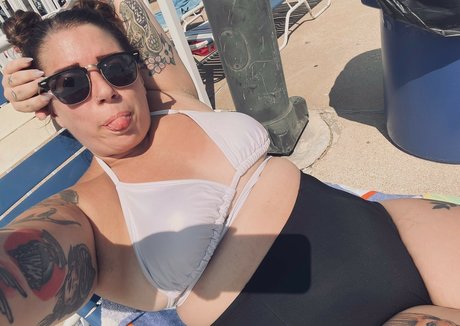 Stepstool Sarah actrice adulte galerie