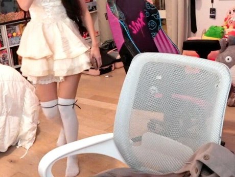 Emiru modèle exclusif galeries