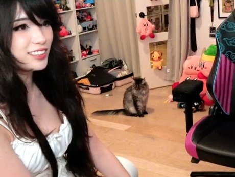 Emiru star du porno en haute qualité image
