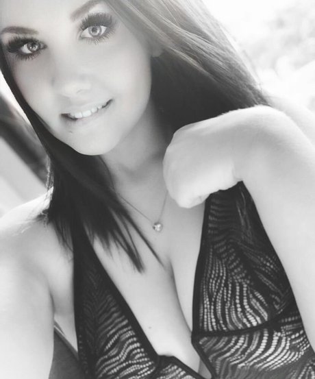 Jade Nicole star du porno de haute qualité collection